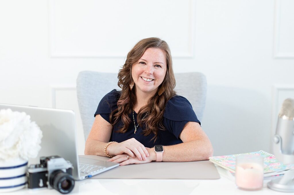 a headshot of Melissa Arlena founder and creator of Picture Perfect Rankings.